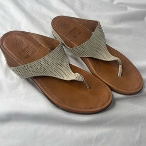 Fitflop Banda sandal tan leather || woman’s sandals || size 8 ||flip-Flops ||